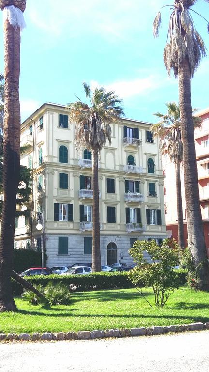 Waterfront Cinque Terre Apartment La Spezia